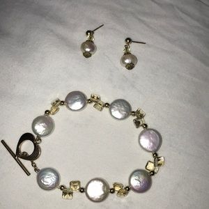 Gold and pearl bracelet and earrings!